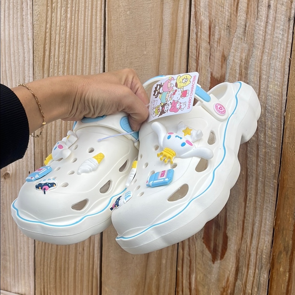 Cinnamon Rolls Kids Clogs Girls Sandals Girls Slippers with Cute Charms - Picture 3 of 3